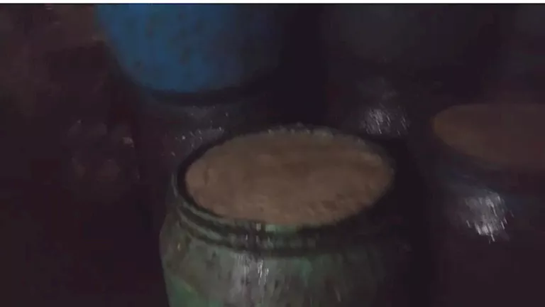 ضبط 15 طناً من زيت الطعام المستعمل قبل تدويره بالمنيا