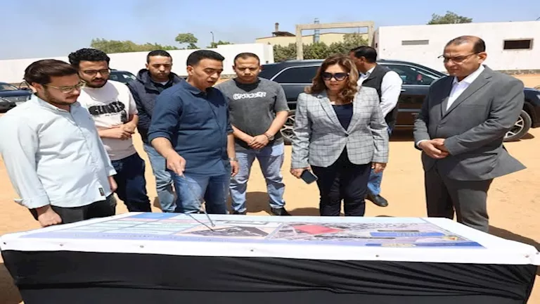وزيرة التنمية المحلية تتابع تنفيذ مشروع احتجاز المركبات بالخانكة