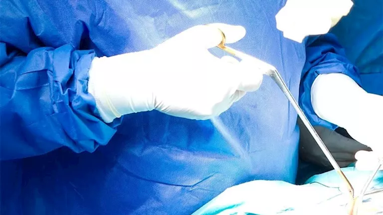 بحجم ضخم.. استئصال غدة درقية مرتجعة في مستشفى جامعة كفر الشيخ
