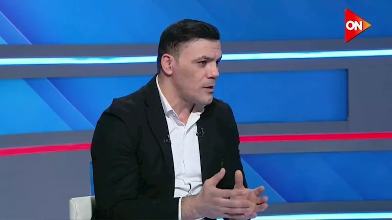 عمرو زكي: منسي قلبه نضيف.. ولاعبي الزمالك أبطال الدوري والكونفدرالية
