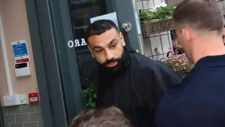 بالصور والفيديو.. حفل وداع مؤثر لمحمد صلاح في ليفربول 