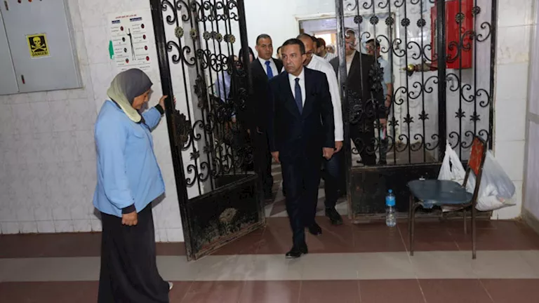 إحالة 41 موظفاً بمستشفى سرس الليان للتحقيق في جولة مفاجئة لمحافظ المنو