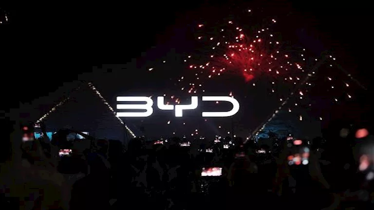 رئيس المنصور يعلن الاستعداد لبدء تجميع سيارات BYD الكهربائية في مصر 