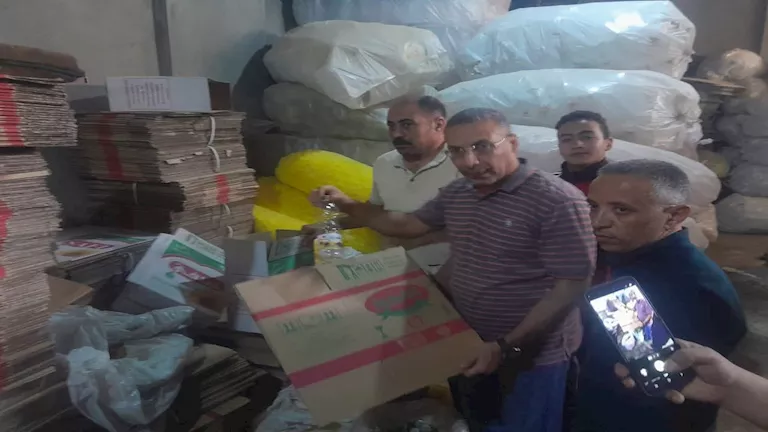 مصر – التموين يداهم مصنع تقليد وتعبئة زيوت الطعام ببني سويف مصر – التموين يداهم مصنع تقليد وتعبئة زيوت الطعام ببني سويف