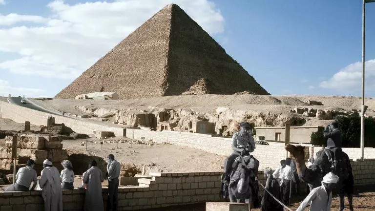 كيف جعل البناة الهرم الأكبر في الجيزة مقاومًا للزلازل؟