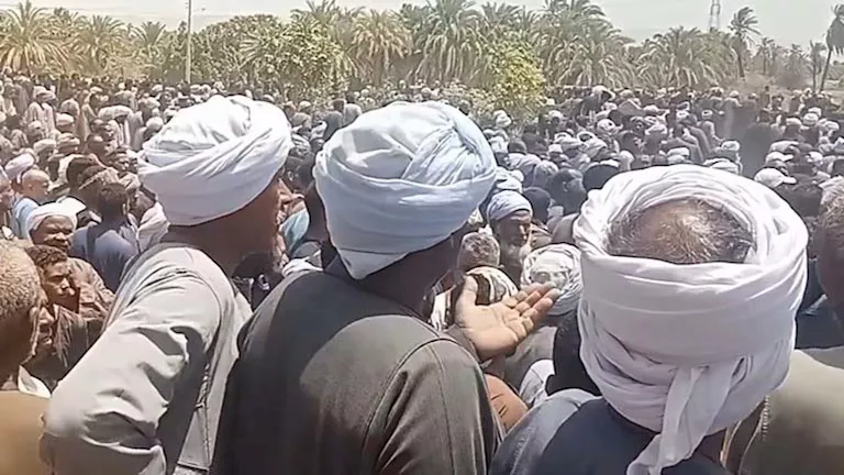 مصر – تشييع جثامين 4 رجال مصالحة بالأقصر لقوا حتفهم في حادث على الطريق السريع مصر – تشييع جثامين 4 رجال مصالحة بالأقصر لقوا حتفهم في حادث على الطريق السريع