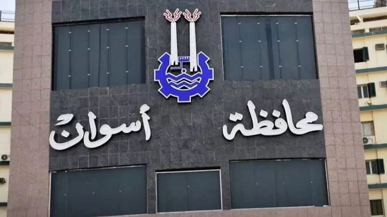 محافظ أسوان: جاهزية كاملة للمرافق الخدمية والصحية خلال العيد