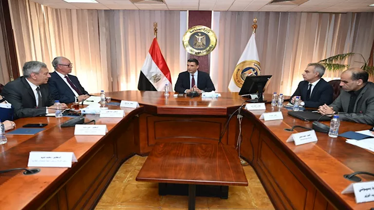 خالد هاشم يبحث مع غرفة صناعة الأدوية تحديات القطاع
