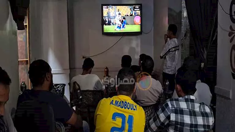 العيون على 3 ملاعب.. كيف تابعت جماهير أسيوط ليلة حسم صدارة الدوري الم