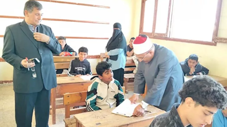 رئيس المنطقة الأزهرية يشدد على الانضباط وراحة الطلاب في الامتحانات