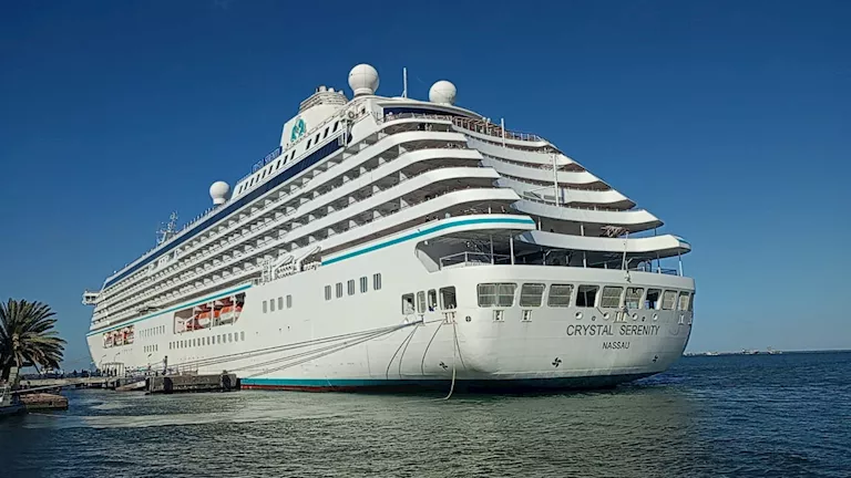 اليوم.. السفينة CRYSTAL SERENITY تغادر ميناء بورسعيد
