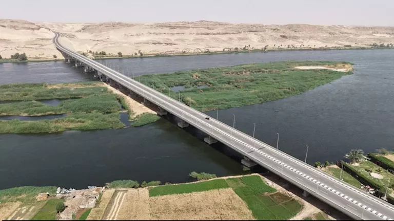 مصر – وزير النقل يعلن التشغيل التجريبي لمحور ديروط بأسيوط