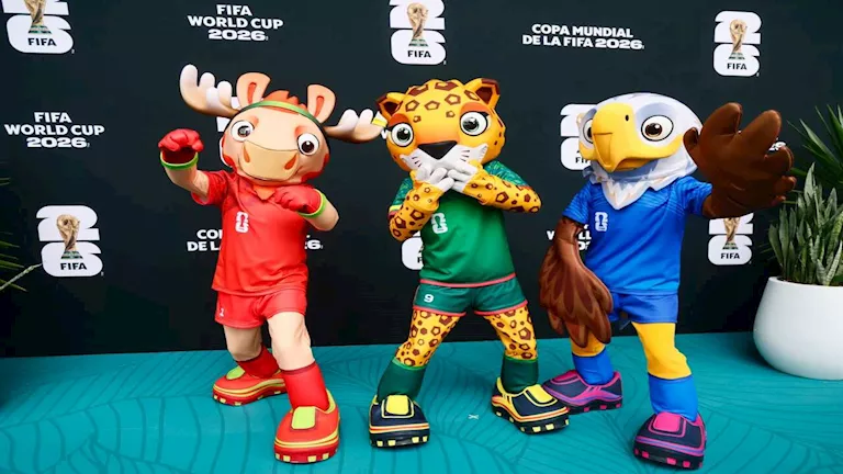 تمائم كأس العالم في ملعب أزتيكا بالعاصمة المكسيكية مكسيكو سيتي