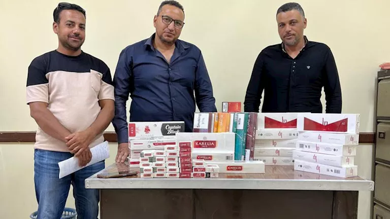 مصر – ضبطت شركة تموين الوادي الجديد 268 علبة سجائر مجهولة المصدر مصر – ضبطت شركة تموين الوادي الجديد 268 علبة سجائر مجهولة المصدر