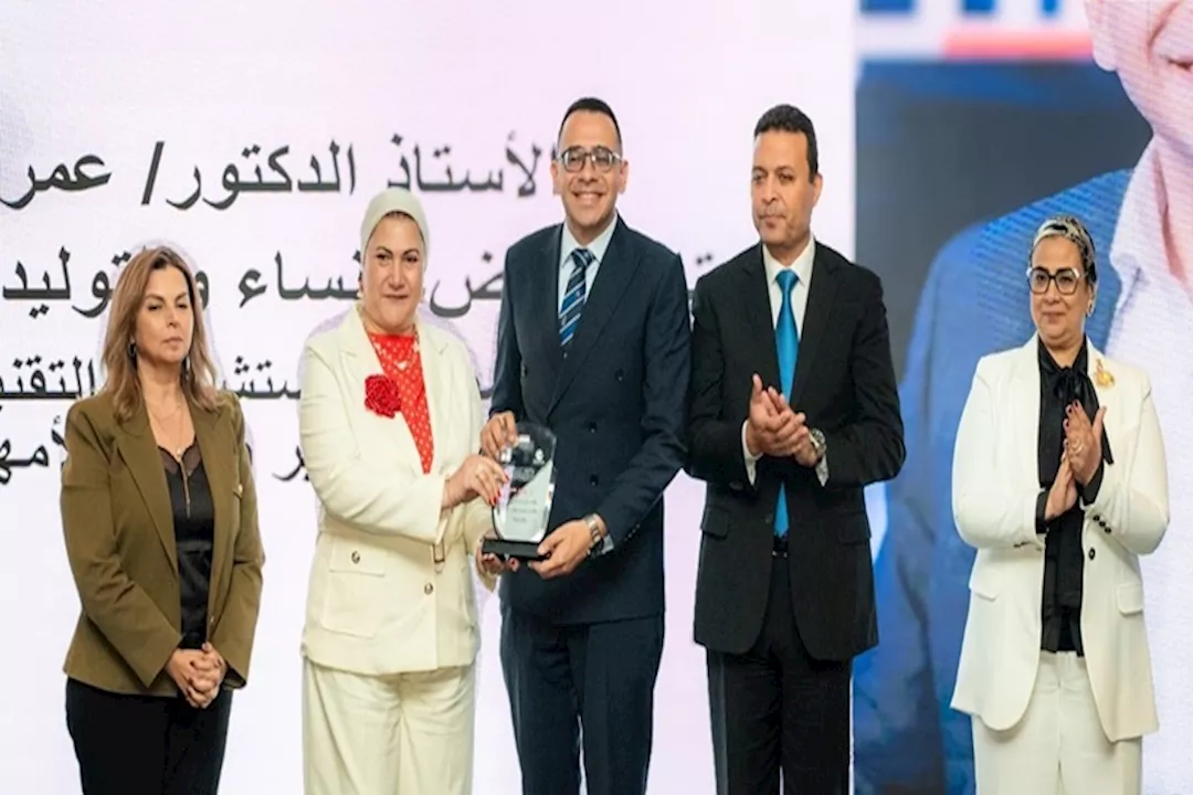 تكريم الدكتور عمرو حسن 522