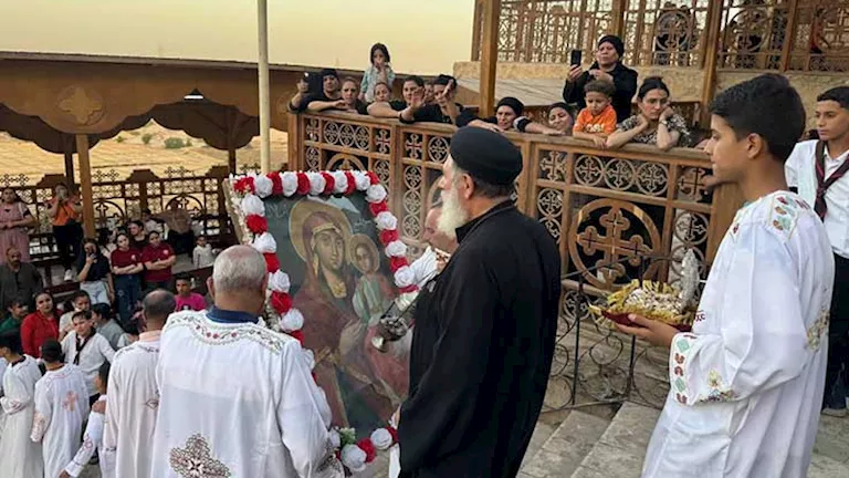 مصر – ليالي روحية بأسيوط.. مواكب الأيقونات تجوب دير الجنادلة في عيده السنوي مصر – ليالي روحية بأسيوط.. مواكب الأيقونات تجوب دير الجنادلة في عيده السنوي