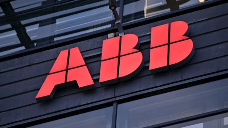 تعاون مشترك بين شركة ABB و”العز الدخيلة للصلب” لتحديث أنظمة التشغيل