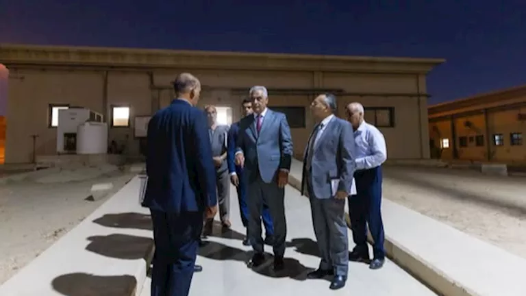 وزير الدولة للإنتاج الحربي يجري جولة ليلية مفاجئة بمصنع 300 الحربي