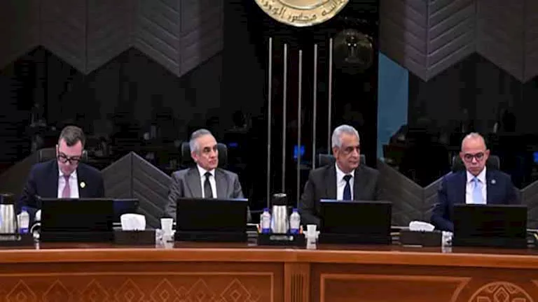 مصر – وزير التخطيط: الاقتصاد حقق نمواً بنسبة 5% خلال الربع الثالث من العام المالي مصر – وزير التخطيط: الاقتصاد حقق نمواً بنسبة 5% خلال الربع الثالث من العام المالي