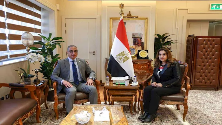 التنمية المحلية تتابع مع الجيزة «حياة كريمة» والتصالح والمخلفات