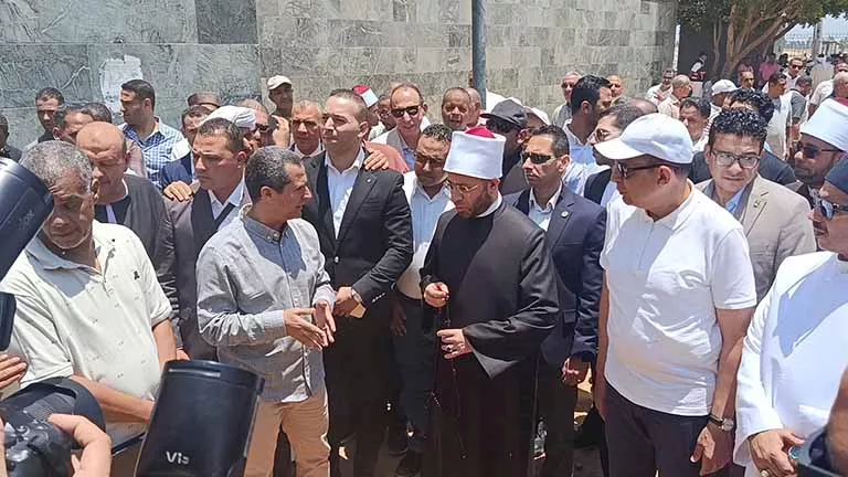 مقام قاضي القضاة والبدريين.. وزير الأوقاف يتفقد أضرحة الصحابة في البهنسا بالمنيا 