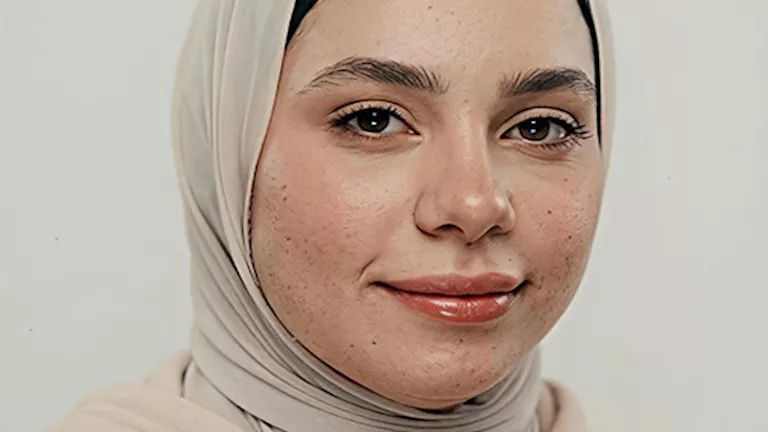 سلمى سلطان التاسعة على الجمهورية في الدبلوم الفني للصم وضعاف السمع من