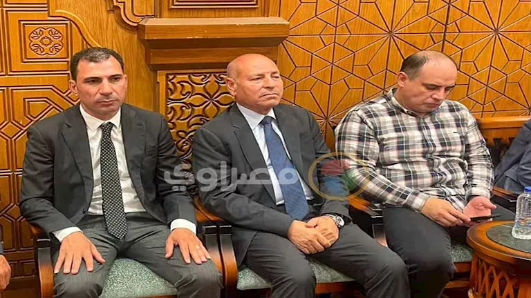 محافظ القاهرة يشارك في عزاء وزير الصحة الأسبق عمرو حلمي – (صور)