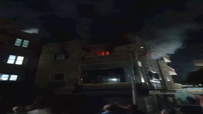 “سوبر مان 15 مايو”.. شاب ينقذ 3 أطفال من حريق شقة بالقاهرة