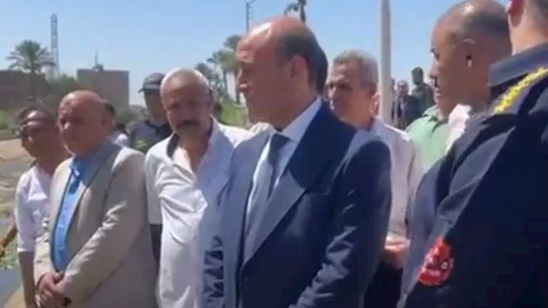 توجيه عاجل من محافظ أسيوط بعد مصرع 8 في حادث سقوط تروسيكل