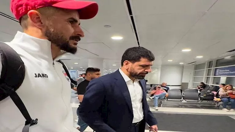 لمدة 7 ساعات.. احتجاز قائد منتخب العراق في مطار شيكاغو