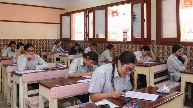 انتهاء امتحان الجبر والإحصاء بالجيزة