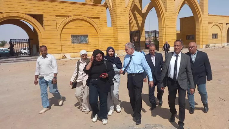 أول تحرك عاجل من رئيس جامعة أسوان بعد تجاوز فرد أمن مع طالبتين بـ”الآ