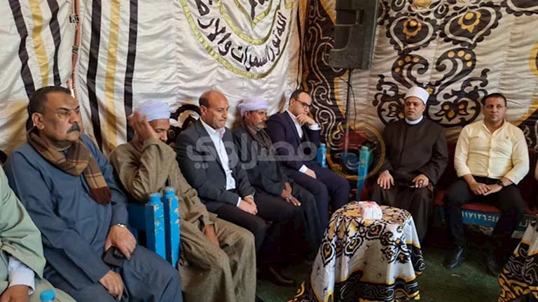 أسر ضحايا حادث تروسيكل أبوتيج تتلقى العزاء بعد مصرع 9 من أبنائهم