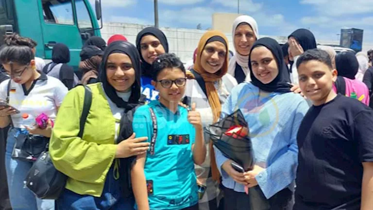 احتفالات طالبات الثانوية العامة بالإسكندرية بانتهاء الامتحانات