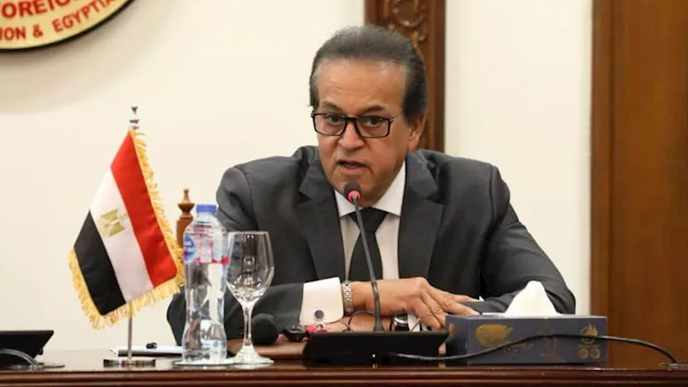 عاجل | وزير الصحة يزف بشرى للفرق الطبية: إعادة النظر في الأجور 