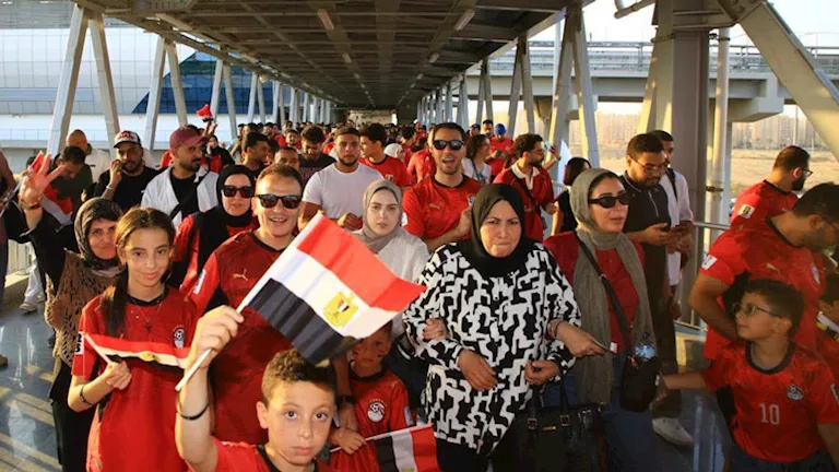 النقل: استمرار توافد الجماهير على محطتي المستثمرين وR2 بمونوريل شرق ال