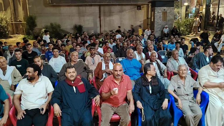 جماهير أسيوط تحتشد لمتابعة مباراة مصر وأستراليا (صور)