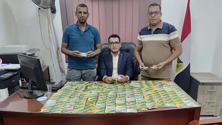 مصر – تموين الأقصر يلقي القبض على صاحب مخبز وضبط 450 بطاقة تموينية مصر – تموين الأقصر يلقي القبض على صاحب مخبز وضبط 450 بطاقة تموينية