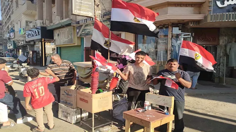 مصر – قبل مواجهة الأرجنتين.. الأسعار وإقبال المواطنين على شراء الأعلام المصرية في… مصر – قبل مواجهة الأرجنتين.. الأسعار وإقبال المواطنين على شراء الأعلام المصرية في…