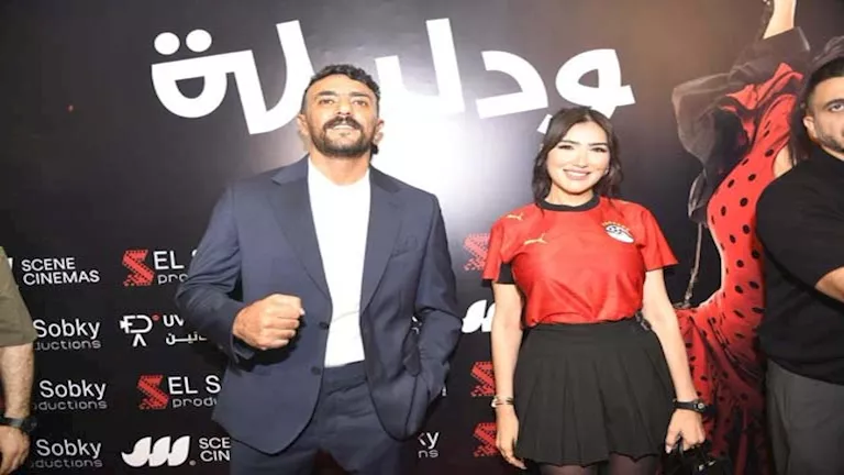 مي عمر تحضر العرض الخاص لفيلمهاشمشون ودليلة بـتيشيرت المنتخب _5