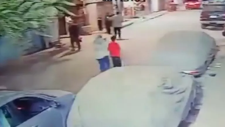 سيارة تدهس أمًا وطفلتها بالمنيا (2)