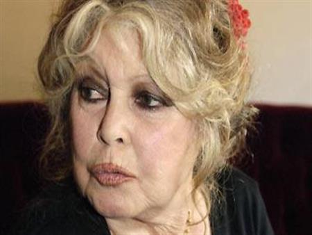 بريجيت باردو تهاجم                                                                                                                                                                                      