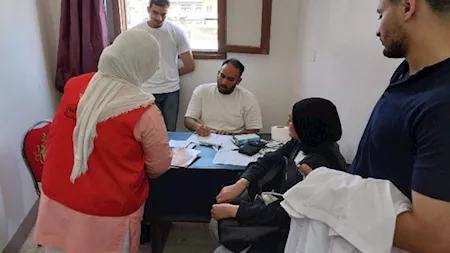 صور.. قافلة طبية وفحصوات مجانية من قصر العيني لسكان مدينة منوف