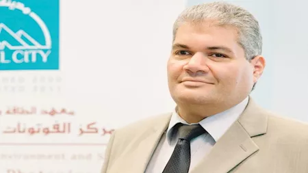 تكريم دولي لنائب رئيس مدينة زويل بكرسي فخري بجامعة نوتنجهام لصلاح عبية