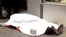 سقوط غامض.. جثة أسفل عقار في أكتوبر