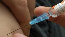 بالصور- نائب محافظ سوهاج يتابع انطلاق حملة التطعيم ضد الحصبة الألمانية