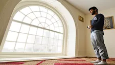 هل يجوز قراءة أكثر من سورة في ركعة واحدة؟.. أمين الفتوى يجيب