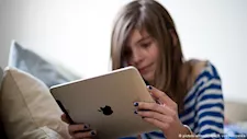فرنسا تحظر وسائل التواصل على الأطفال دون 15 عامًا 