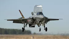 ترامب يعلن موافقة أمريكا على بيع طائرات F35 إلى السعودية