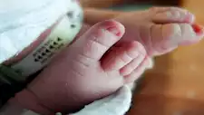 رضيع ملقى على شاطئ الترعة.. تفاصيل العثور على طفل حديث الولادة بشبين الكوم